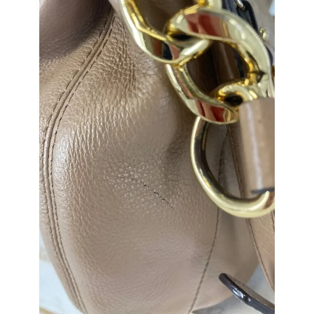 MICHAEL KORS, MEDIUM TAUPE PEBBLED LEATHER CROSSBODY BAG